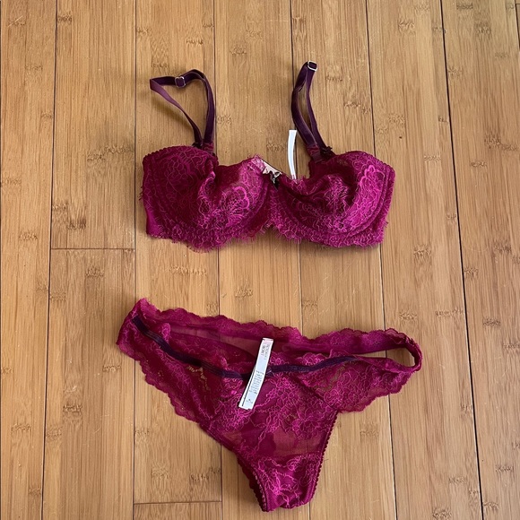 Victoria's Secret Deep Pink Lace Bra Set - Picture 1 of 4